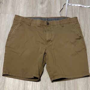 Denver Hayes Men's Tan Flat Front Shorts